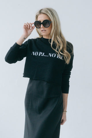 relax-fit-women's-cropped-sweatshirt 